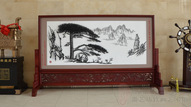 恭賀江蘇博匯集團項目投產(chǎn)定制的慶典禮品紅木雕花迎客松屏風